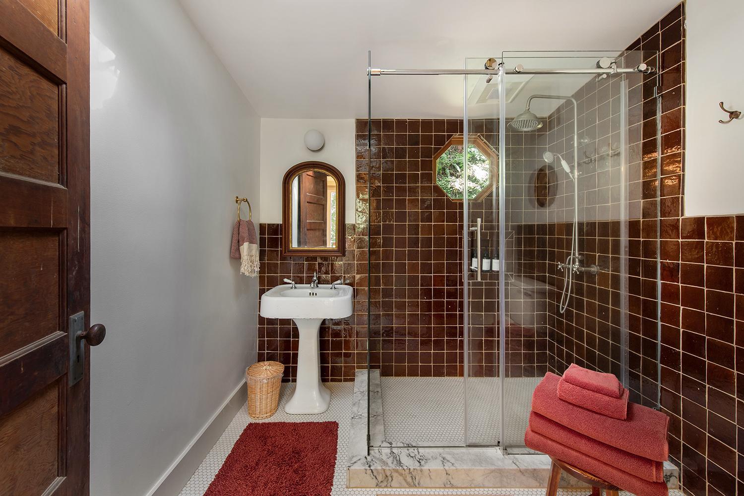 Luxury Riverview Cottage - walk to town & trails view 2