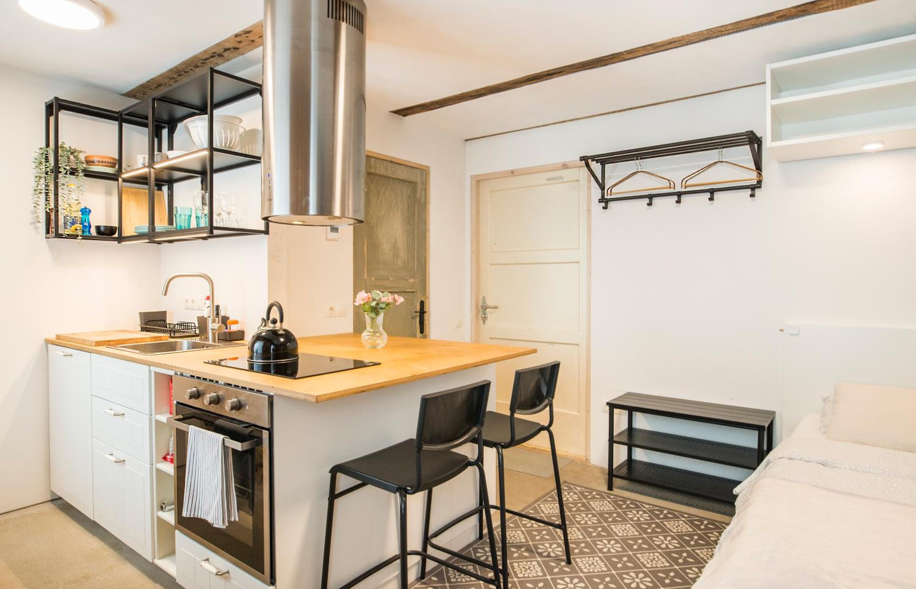 Cosy Brick Nest 15 - Riga Center Studio with Free Parking