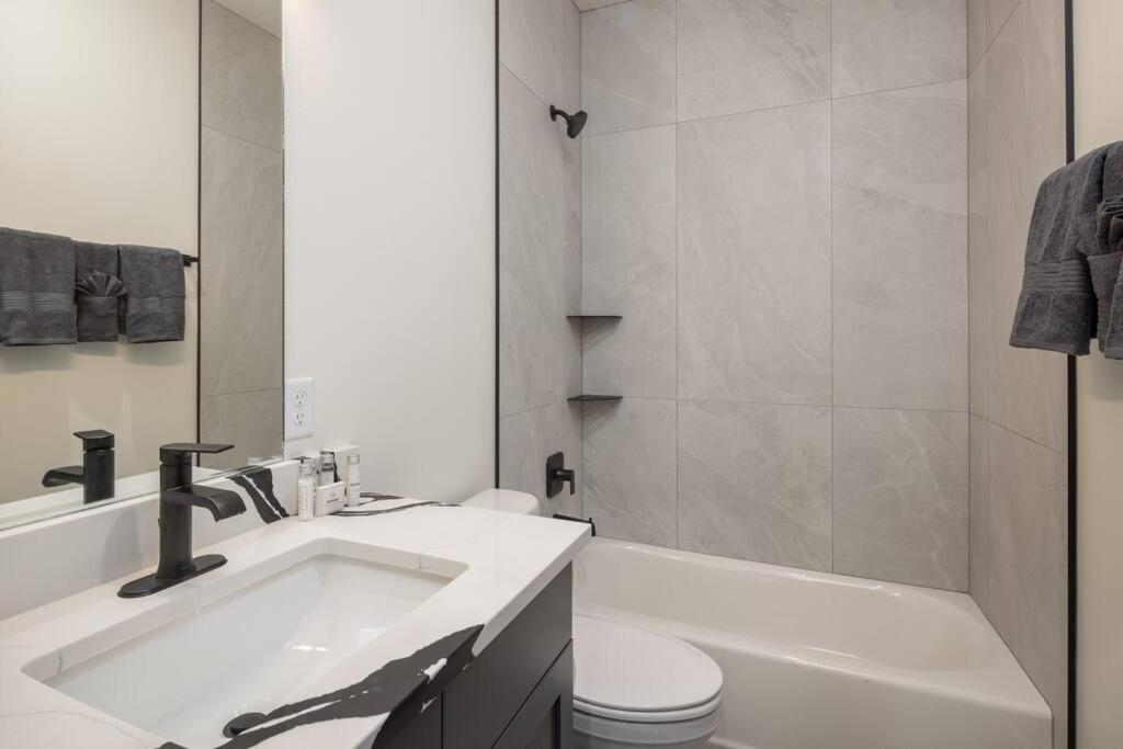 Vizcaya #7 - Moab's Newest Luxury Rental view 2