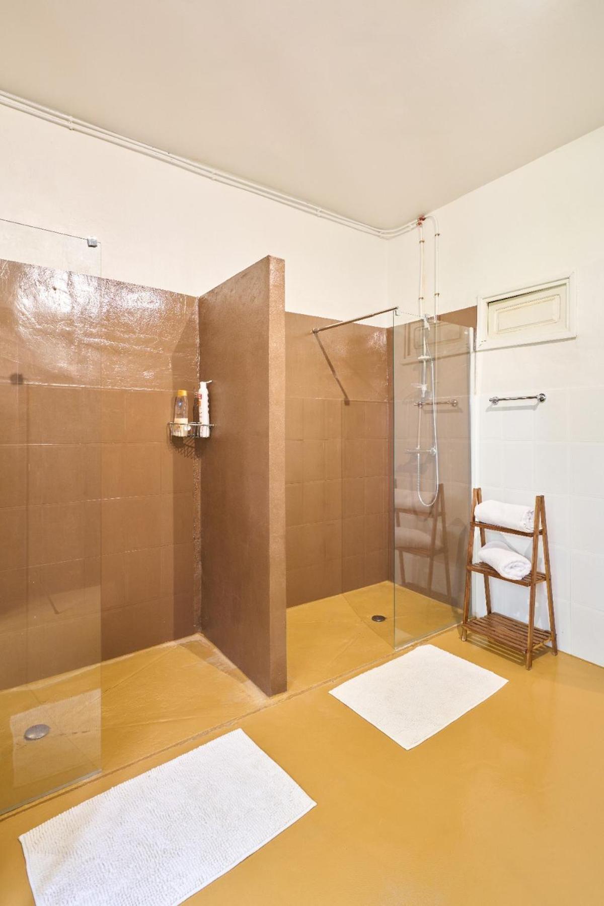 CASA RURAL PALACIO CONDE DE ALDANA con piscina entre encinares y dehesas