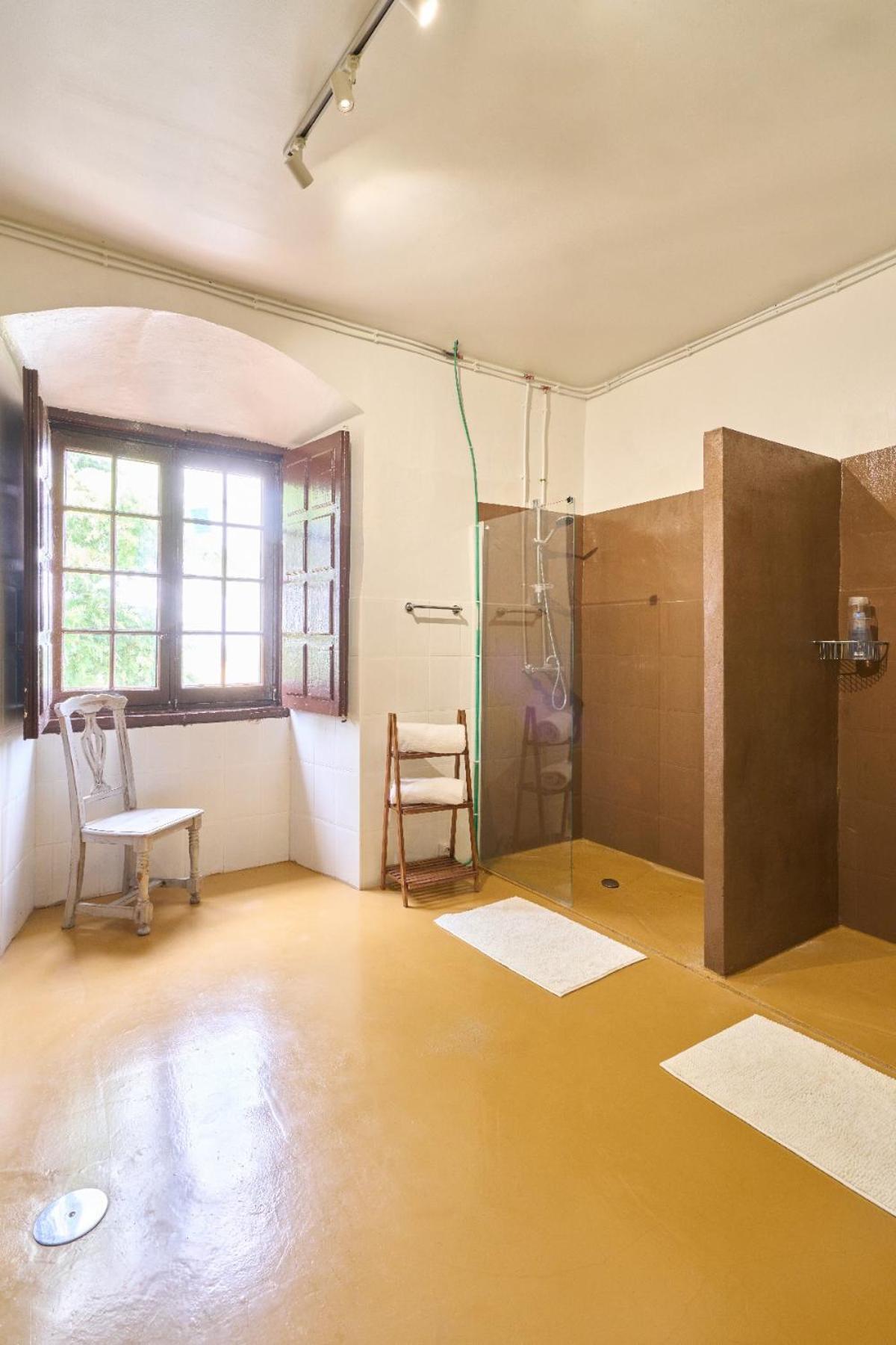 CASA RURAL PALACIO CONDE DE ALDANA con piscina entre encinares y dehesas