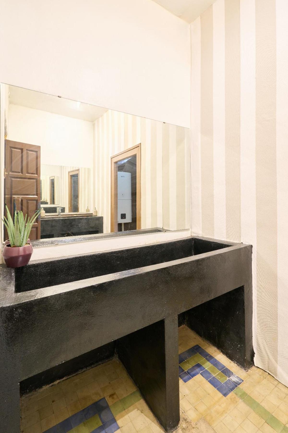 CASA RURAL PALACIO CONDE DE ALDANA con piscina entre encinares y dehesas