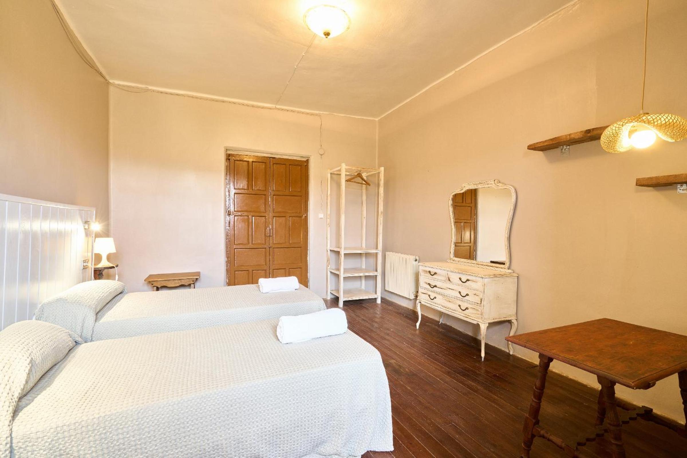 CASA RURAL PALACIO CONDE DE ALDANA con piscina entre encinares y dehesas