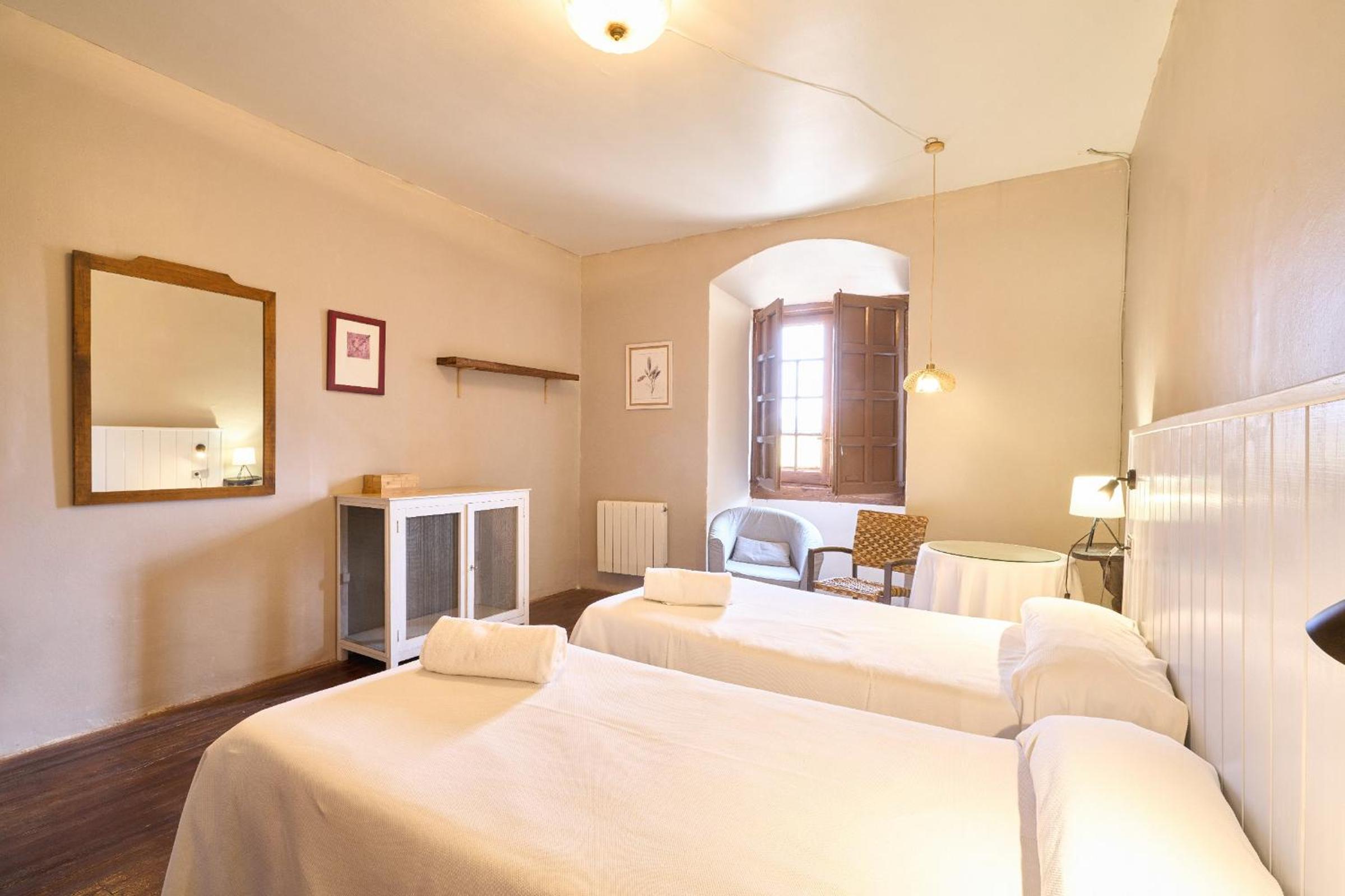 CASA RURAL PALACIO CONDE DE ALDANA con piscina entre encinares y dehesas