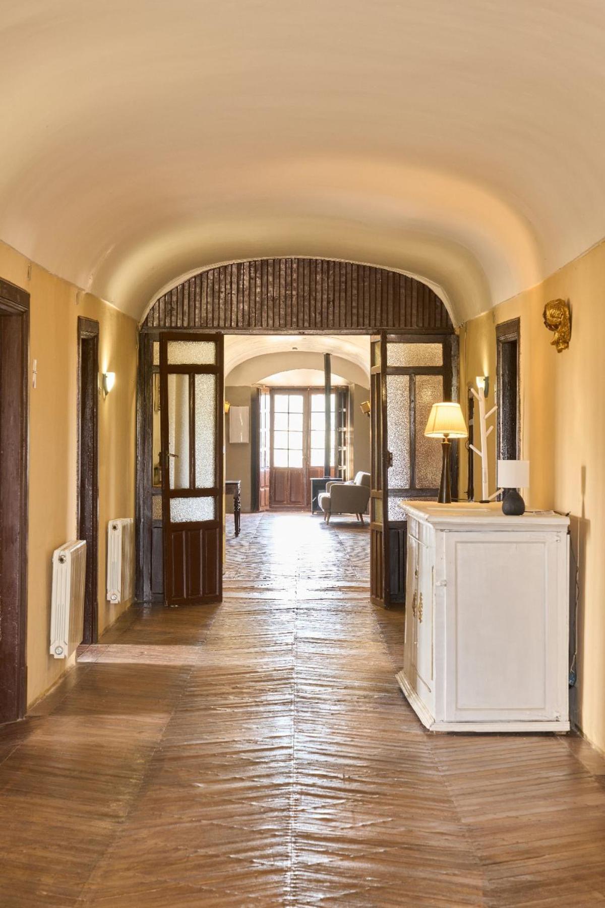 CASA RURAL PALACIO CONDE DE ALDANA con piscina entre encinares y dehesas
