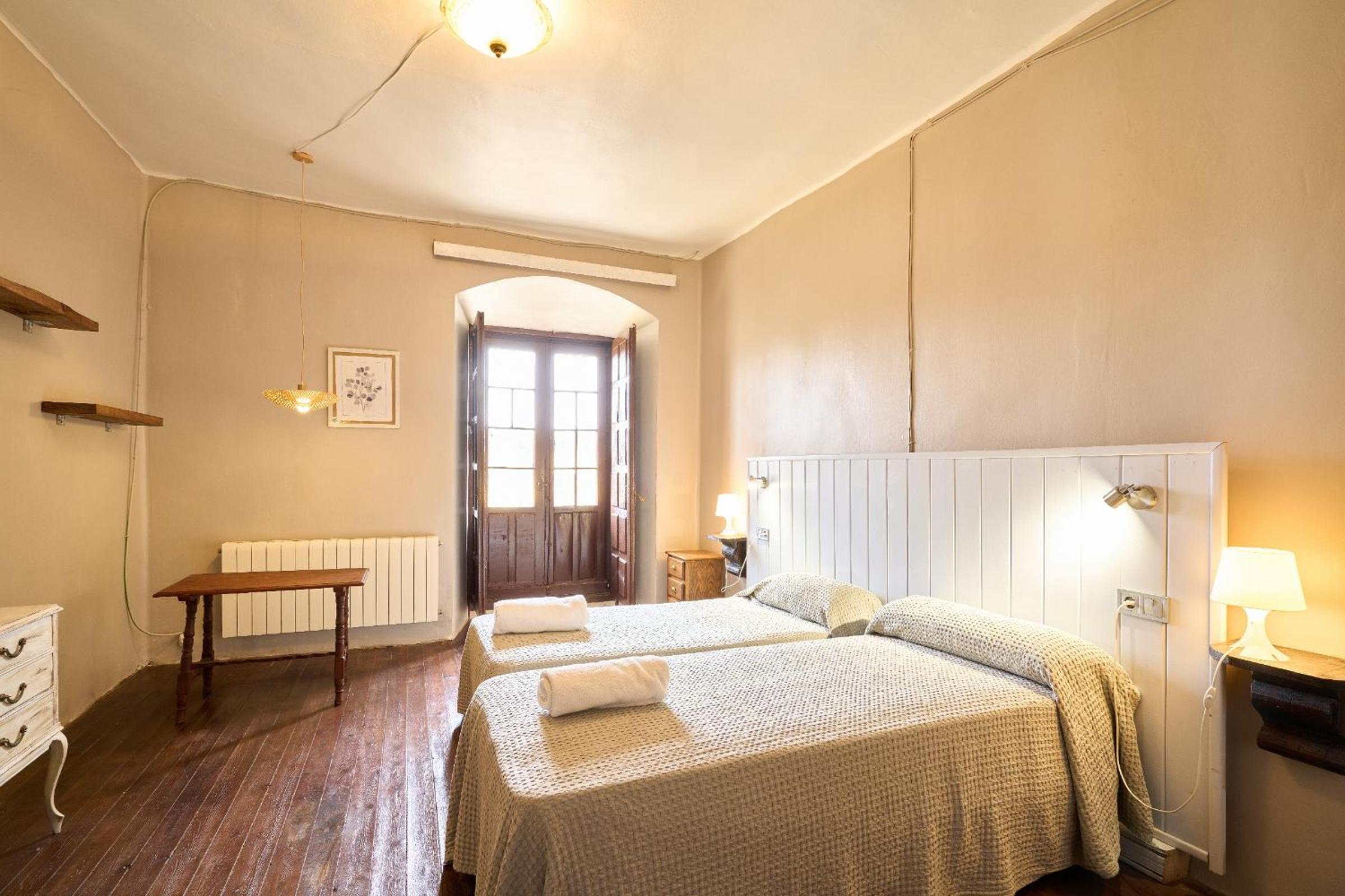 CASA RURAL PALACIO CONDE DE ALDANA con piscina entre encinares y dehesas