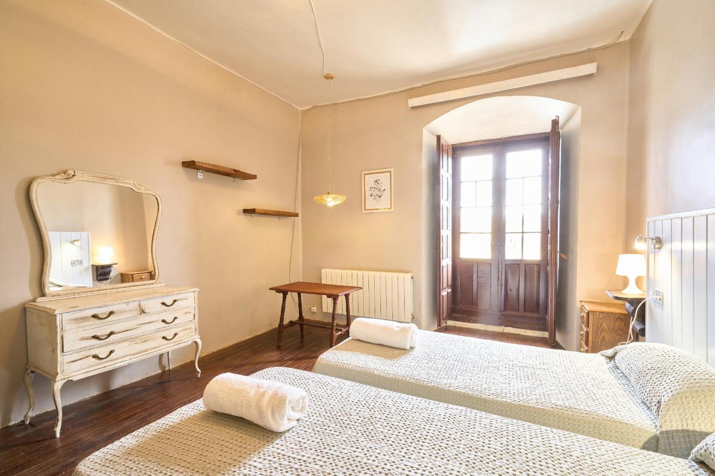 CASA RURAL PALACIO CONDE DE ALDANA con piscina entre encinares y dehesas