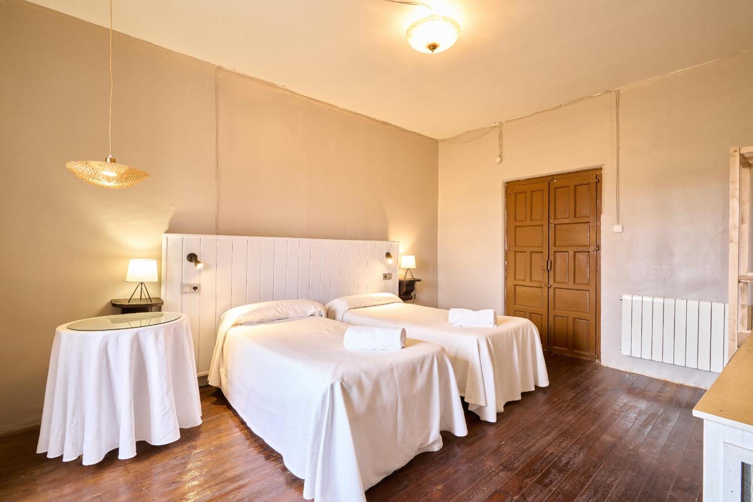 CASA RURAL PALACIO CONDE DE ALDANA con piscina entre encinares y dehesas