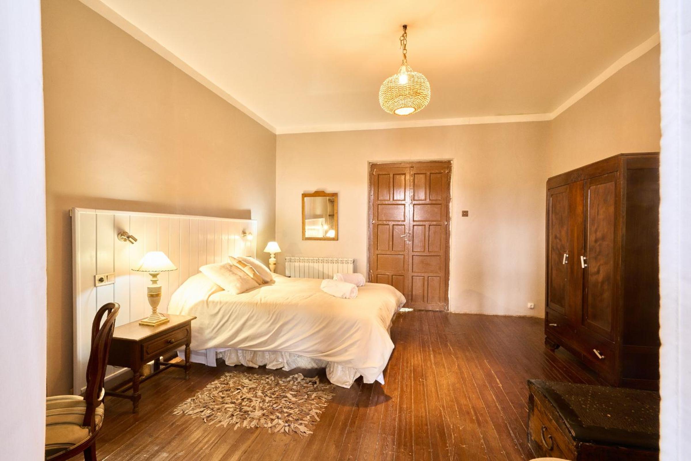 CASA RURAL PALACIO CONDE DE ALDANA con piscina entre encinares y dehesas