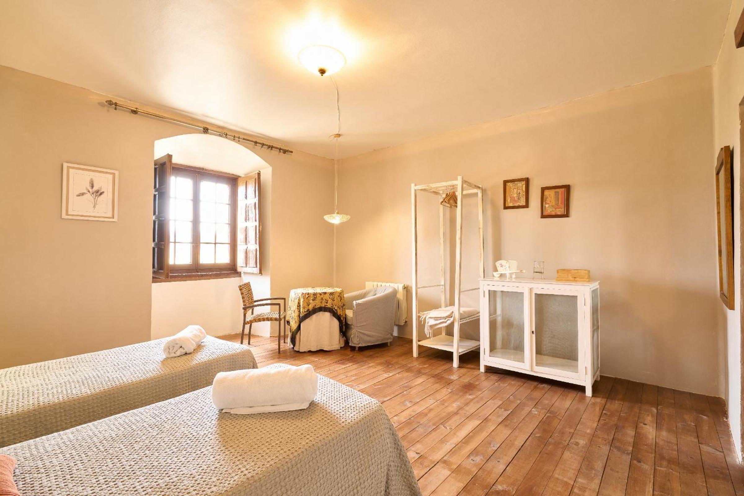 CASA RURAL PALACIO CONDE DE ALDANA con piscina entre encinares y dehesas