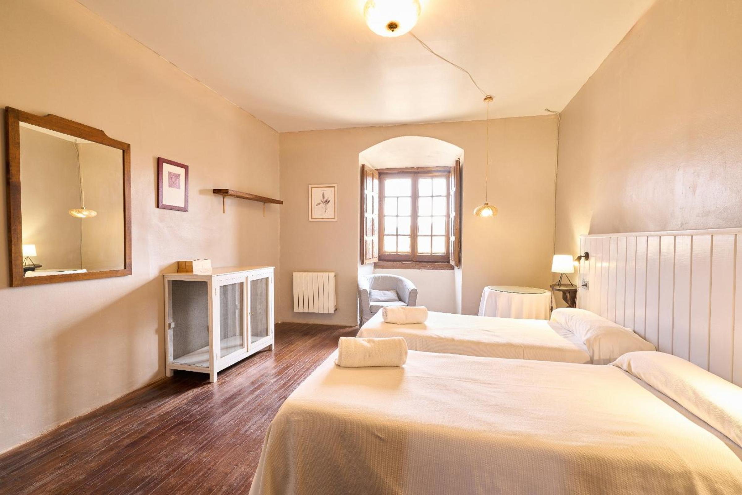 CASA RURAL PALACIO CONDE DE ALDANA con piscina entre encinares y dehesas