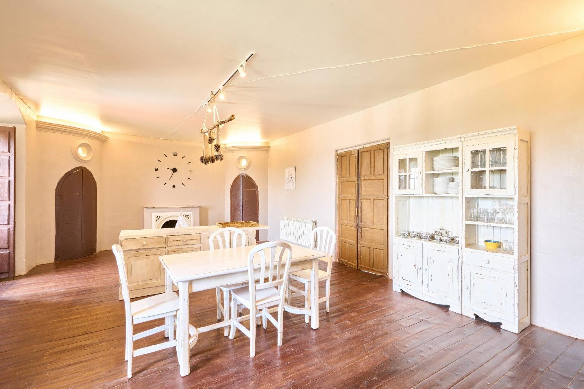 CASA RURAL PALACIO CONDE DE ALDANA con piscina entre encinares y dehesas