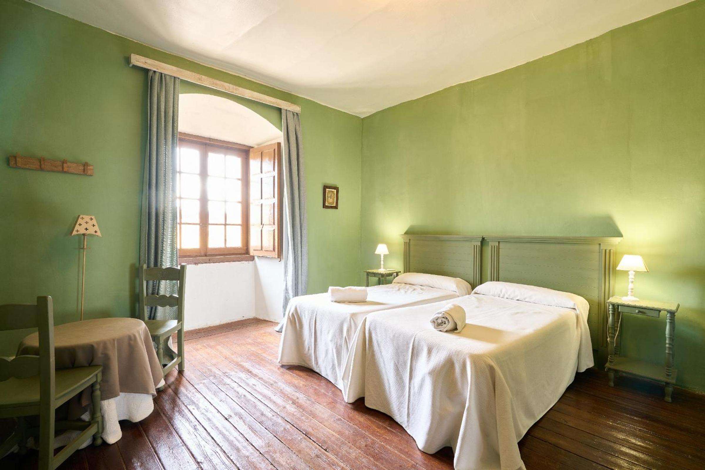 CASA RURAL PALACIO CONDE DE ALDANA con piscina entre encinares y dehesas