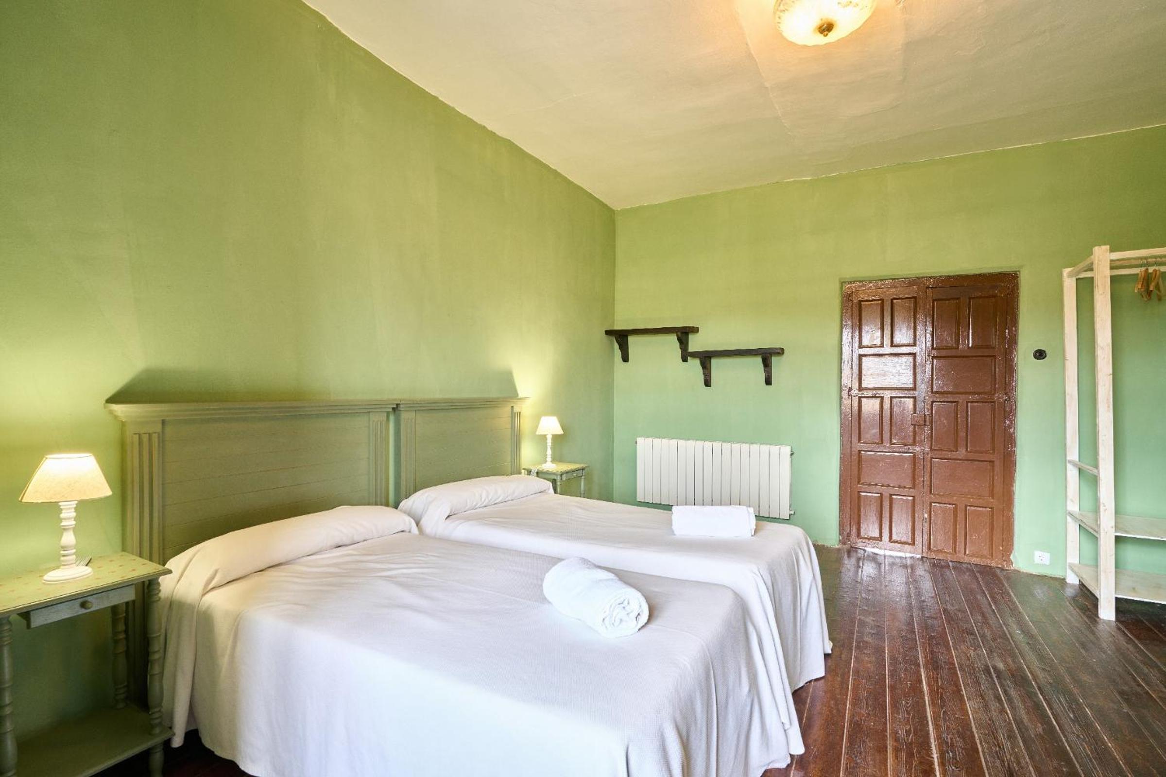 CASA RURAL PALACIO CONDE DE ALDANA con piscina entre encinares y dehesas