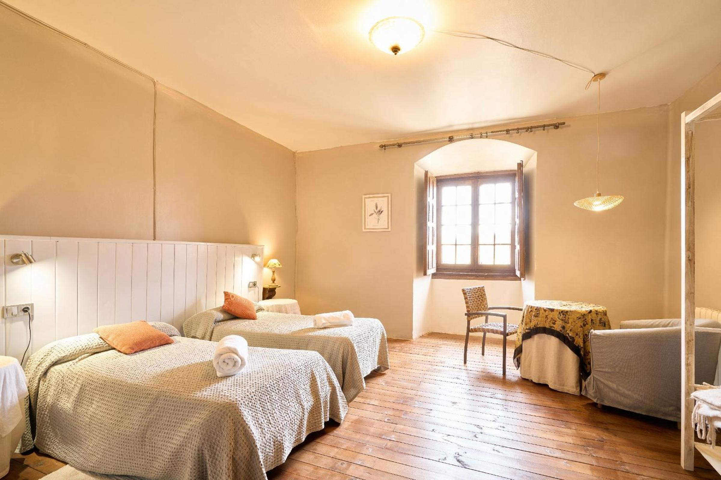 CASA RURAL PALACIO CONDE DE ALDANA con piscina entre encinares y dehesas