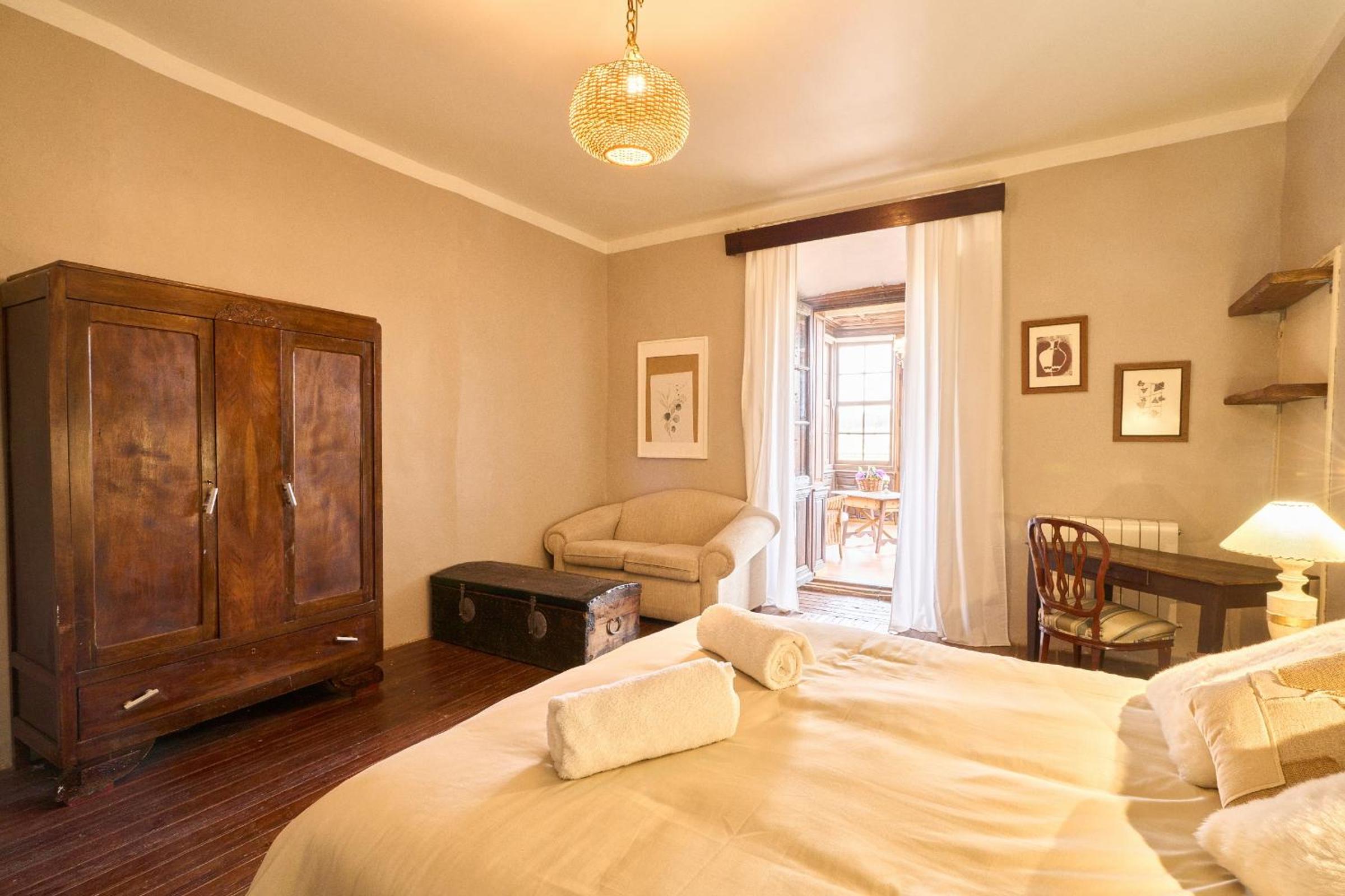 CASA RURAL PALACIO CONDE DE ALDANA con piscina entre encinares y dehesas