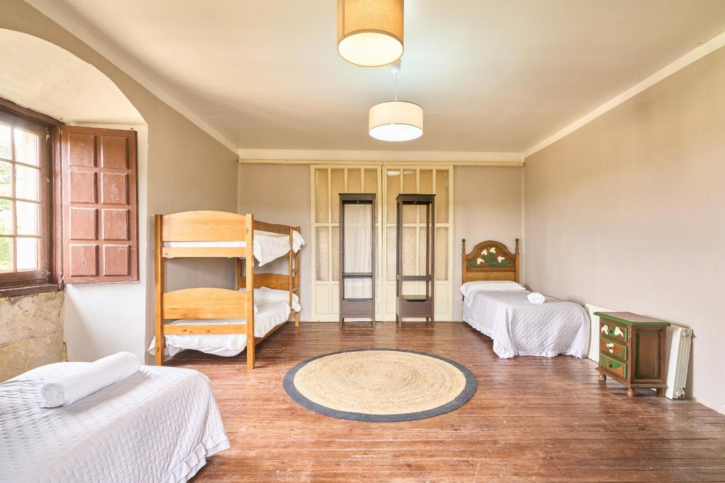 CASA RURAL PALACIO CONDE DE ALDANA con piscina entre encinares y dehesas