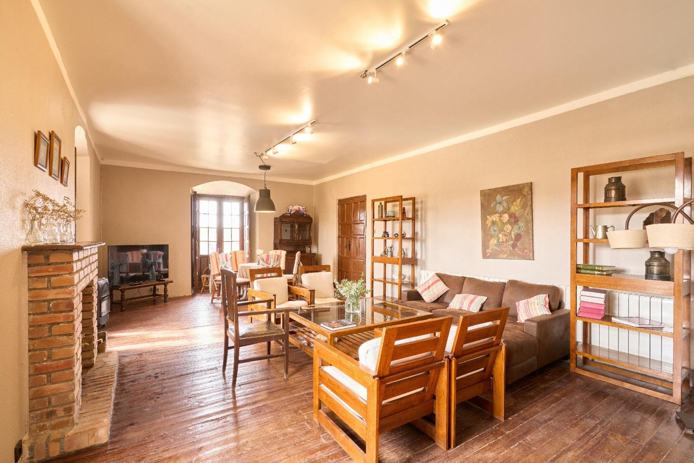 CASA RURAL PALACIO CONDE DE ALDANA con piscina entre encinares y dehesas
