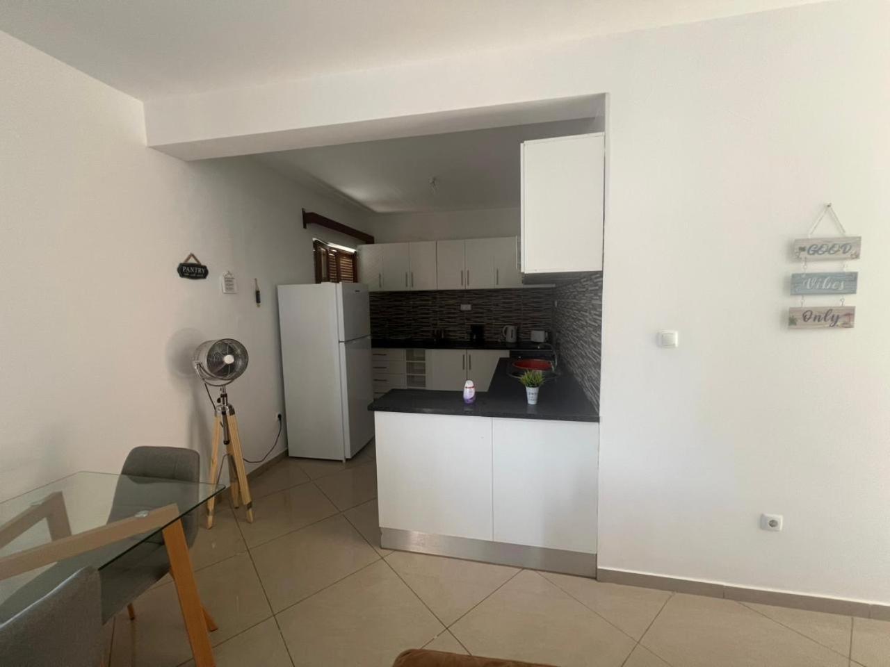 Techas Stylish 2-Bedroom 8 min to Beach