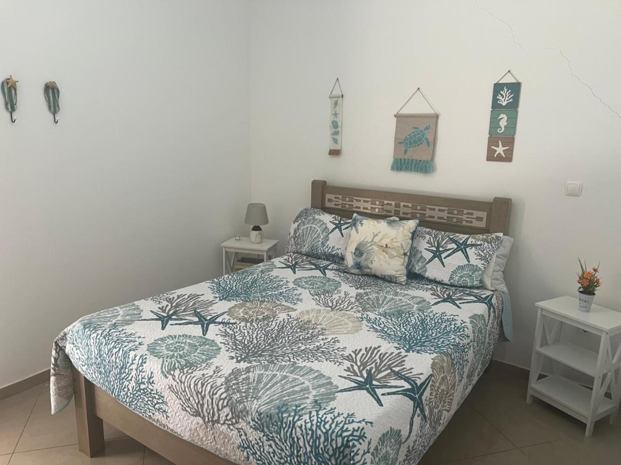 Techas Stylish 2-Bedroom 8 min to Beach