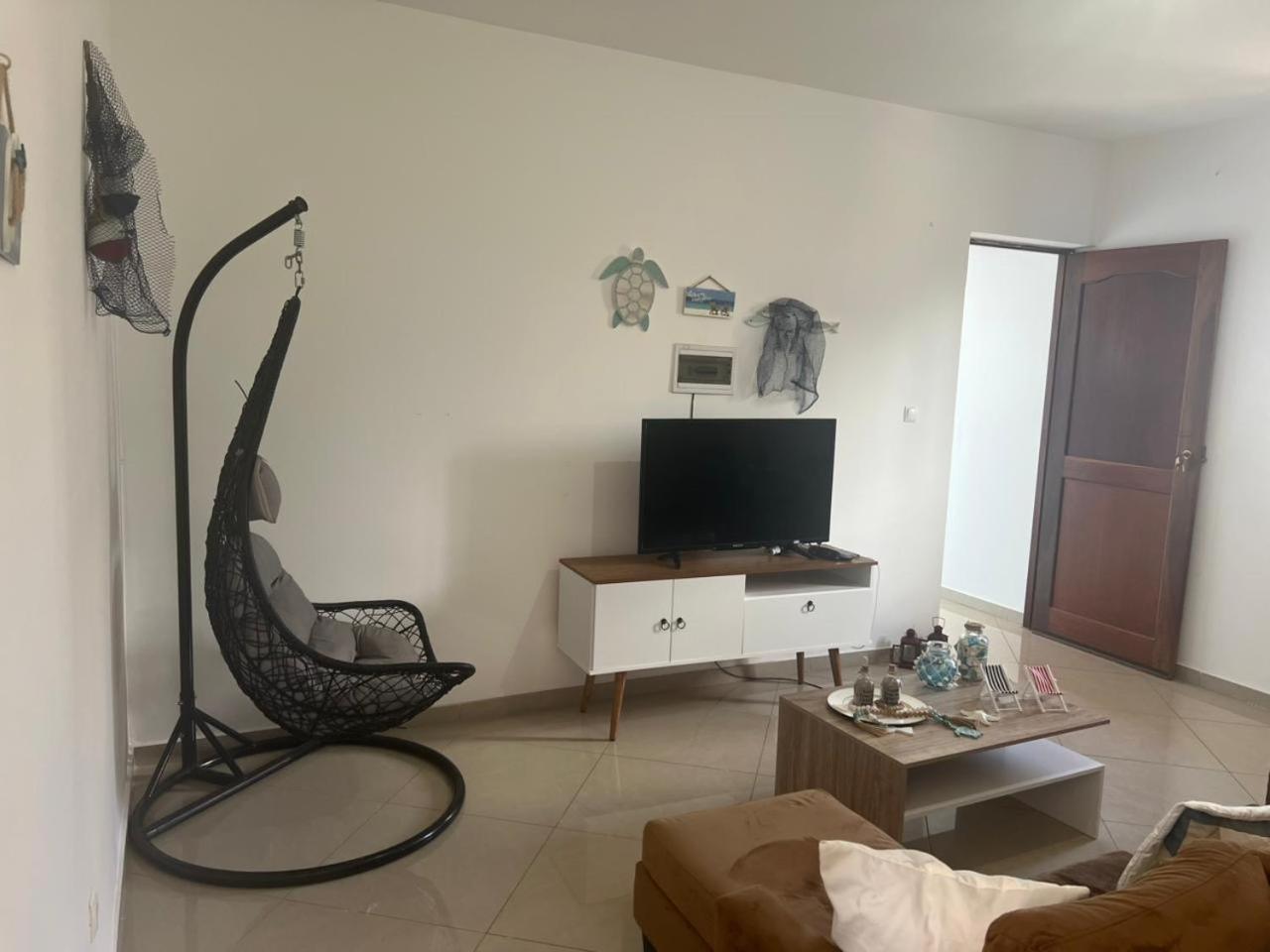 Techas Stylish 2-Bedroom 8 min to Beach