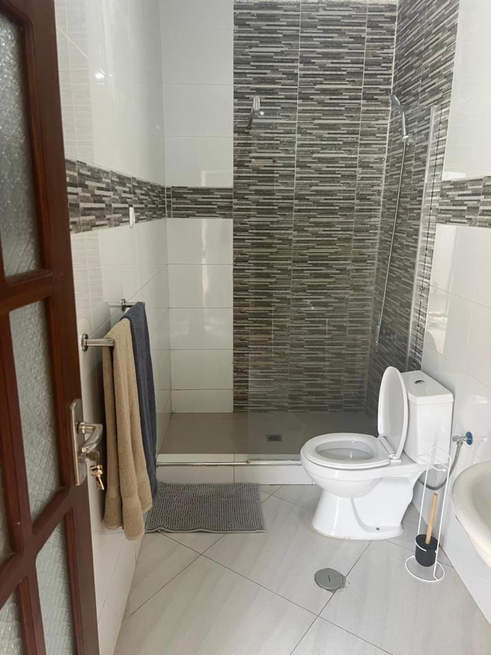 Techas Stylish 2-Bedroom 8 min to Beach