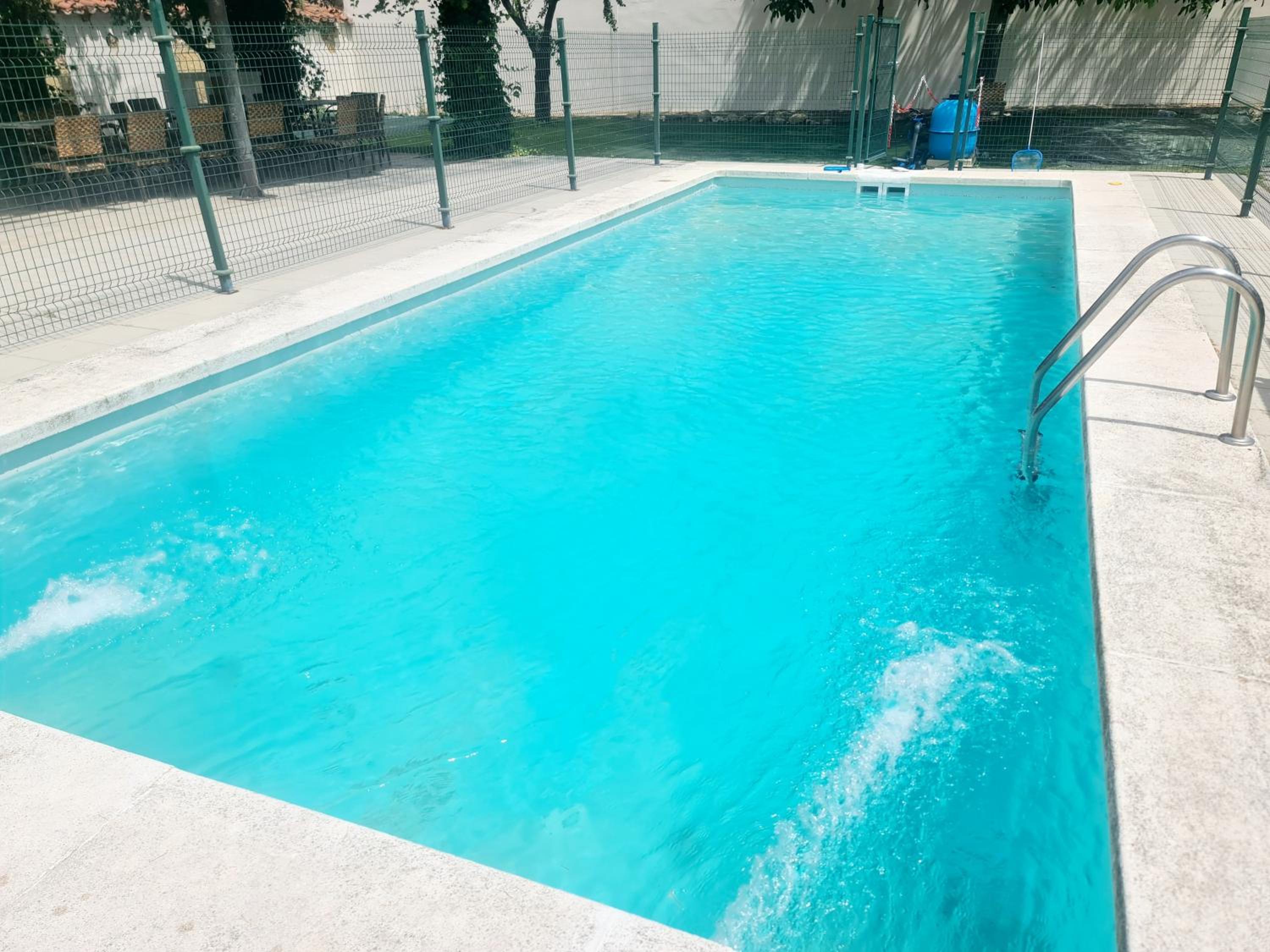 CASA RURAL PALACIO CONDE DE ALDANA con piscina entre encinares y dehesas