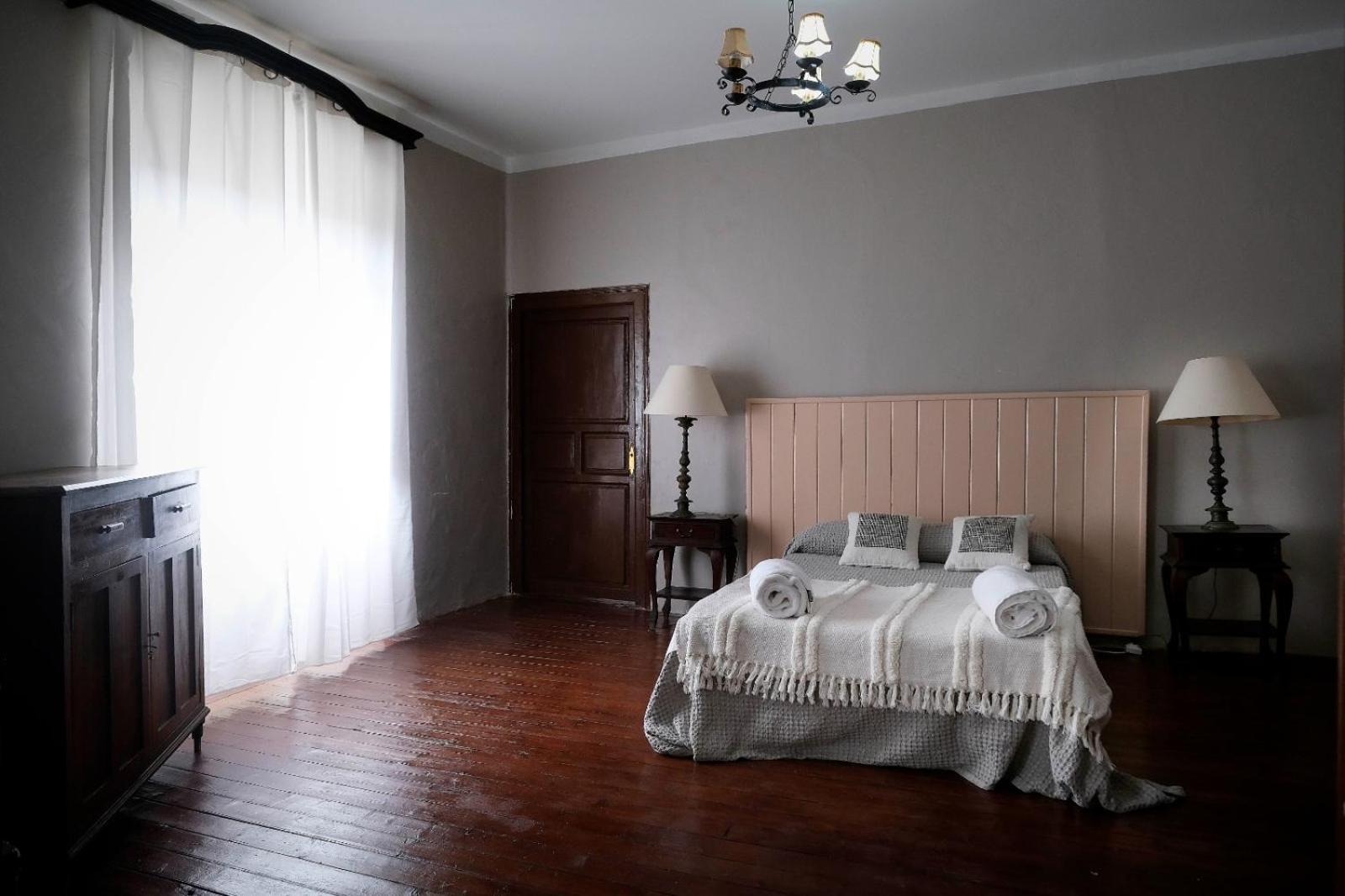 CASA RURAL PALACIO CONDE DE ALDANA con piscina entre encinares y dehesas