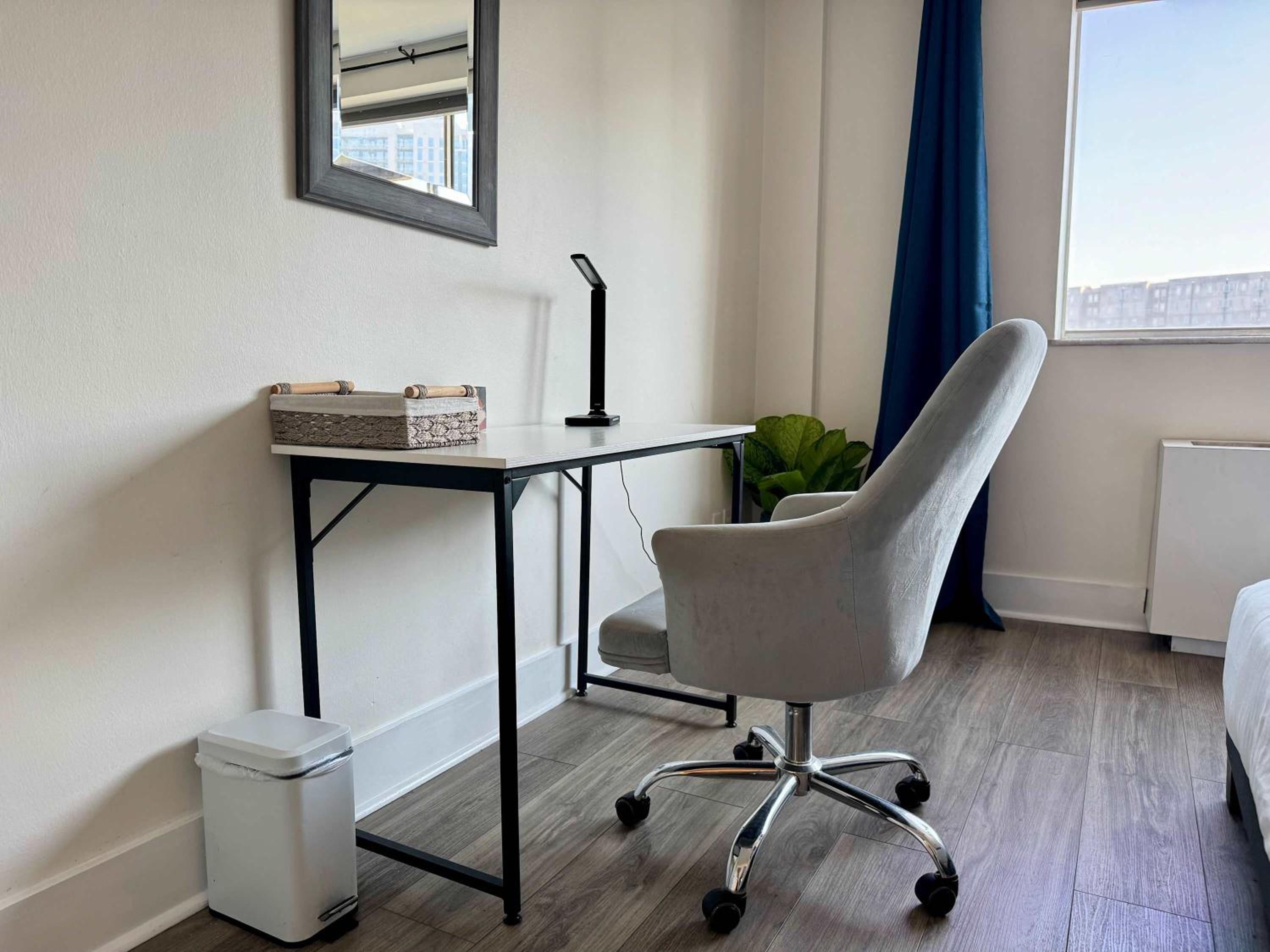 2B1B Modern Downtown ATL Condo w 1 Free Parking LM1007