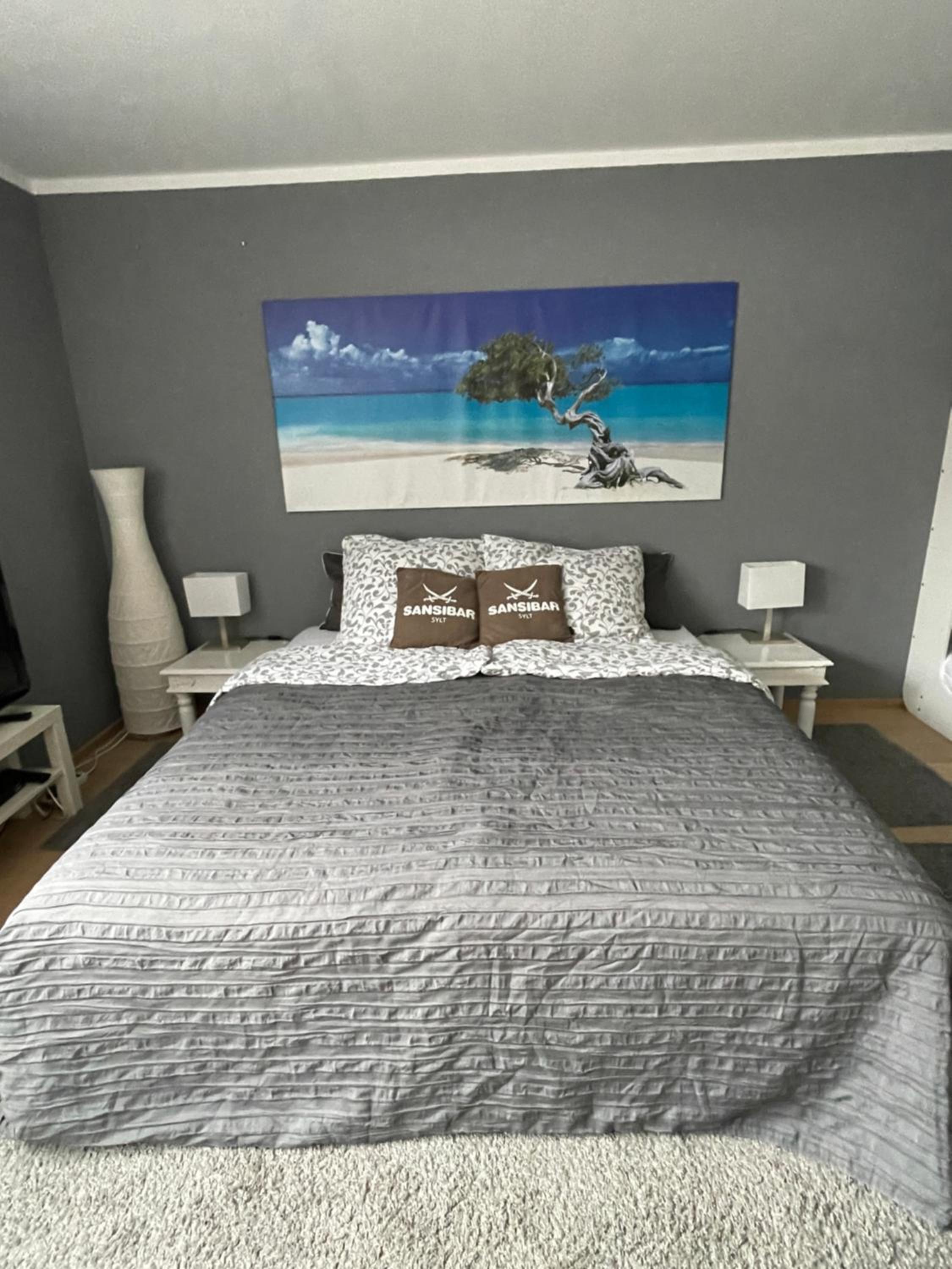 Architect-Apartments 80qm 3 Schlafzimmer, integrierter Küche und Bad, 2min von A8, Garten mit Sitzgruppe, ruhig und modern