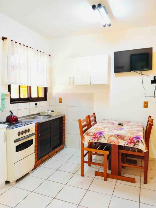 6 - Apartamento de 02 quartos com jacuzzi em Bombas