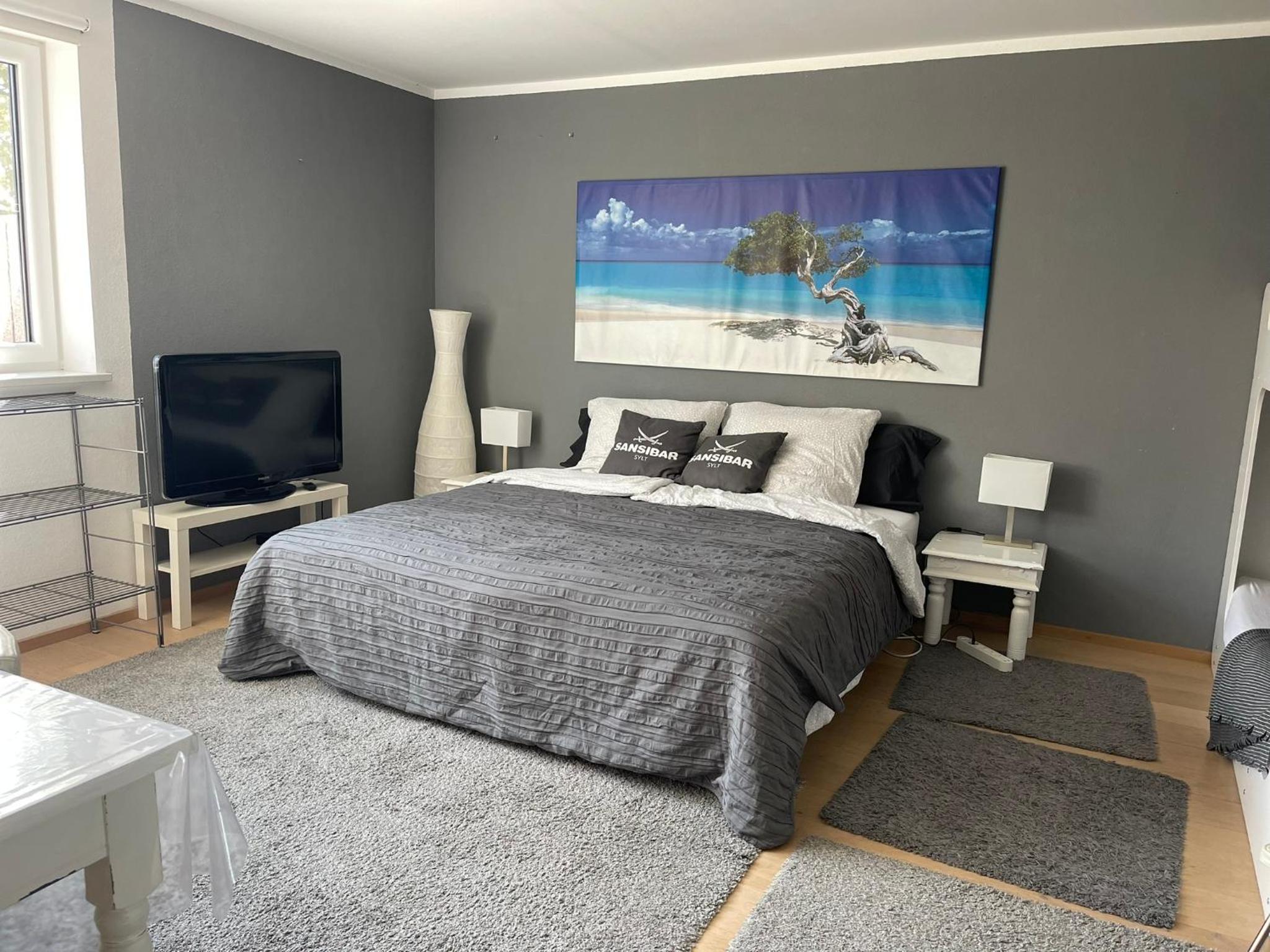 Architect-Apartments 80qm 3 Schlafzimmer, integrierter Küche und Bad, 2min von A8, Garten mit Sitzgruppe, ruhig und modern