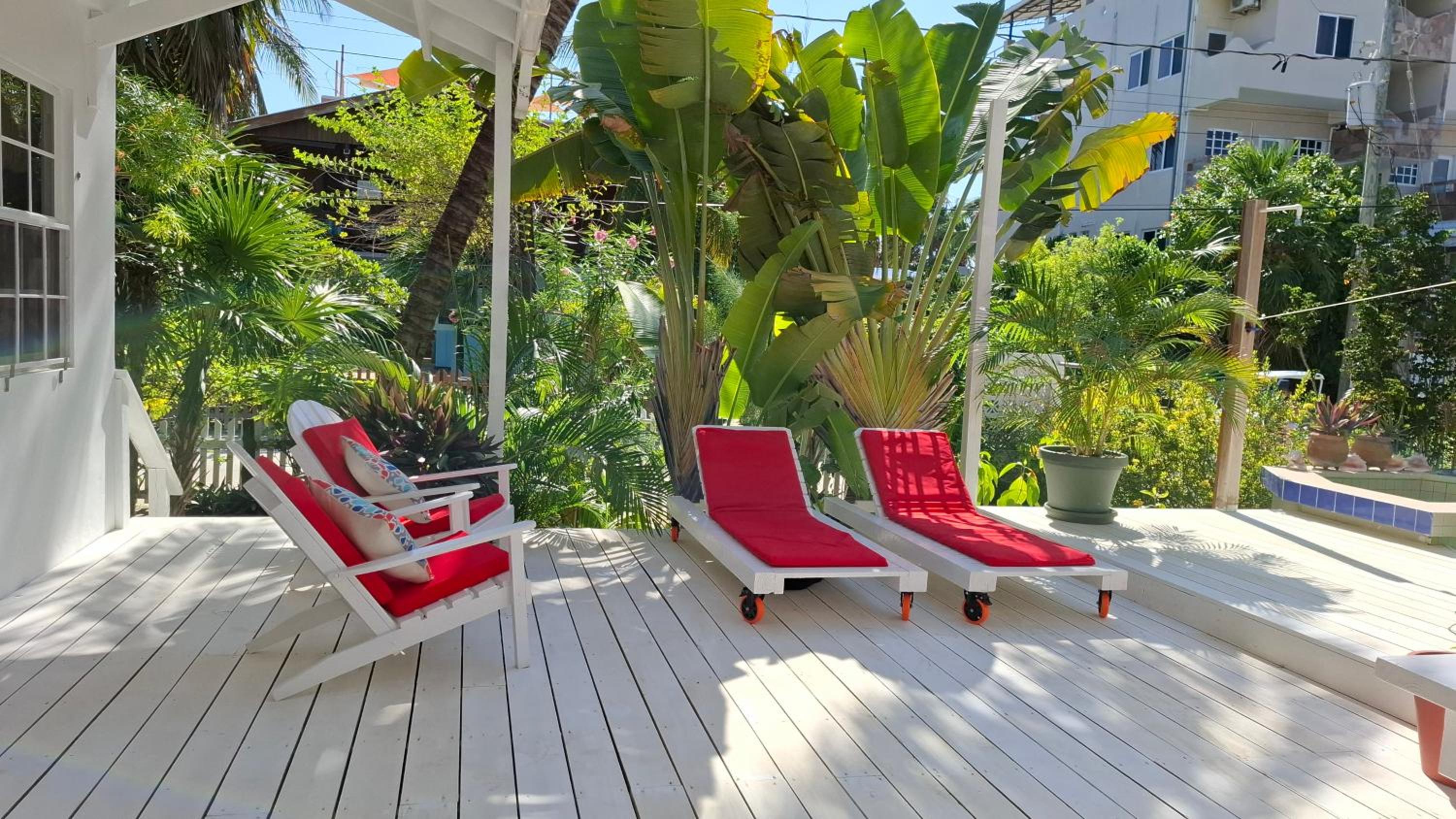 Amanda's Place Casita Carinosa - pool and tropical garden