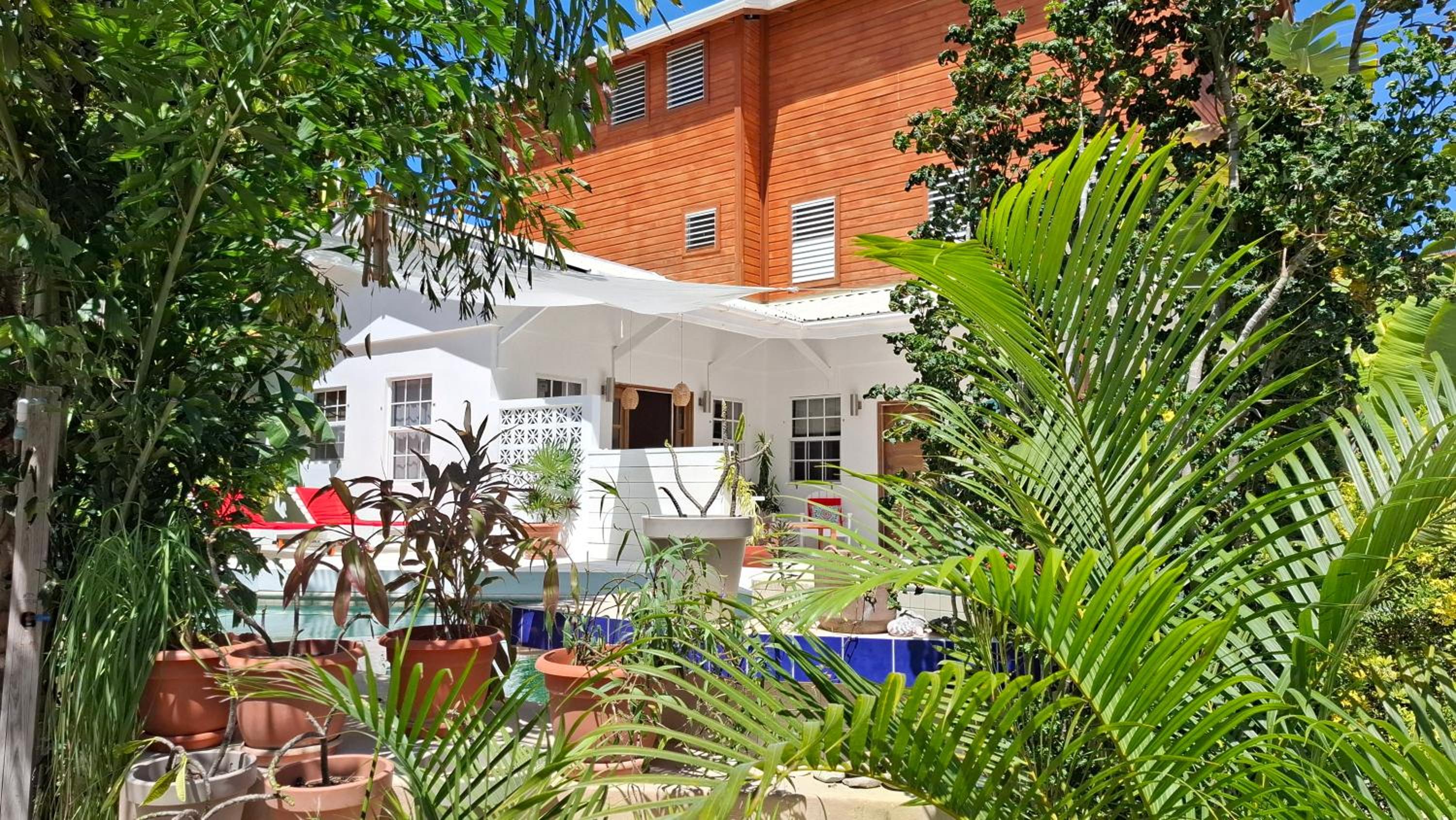Amanda's Place Casita Carinosa - pool and tropical garden