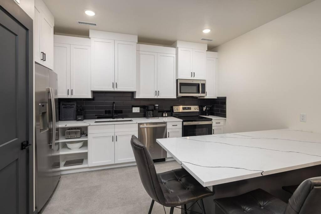 Vizcaya #9 - Moab's Newest Luxury Rental view 3