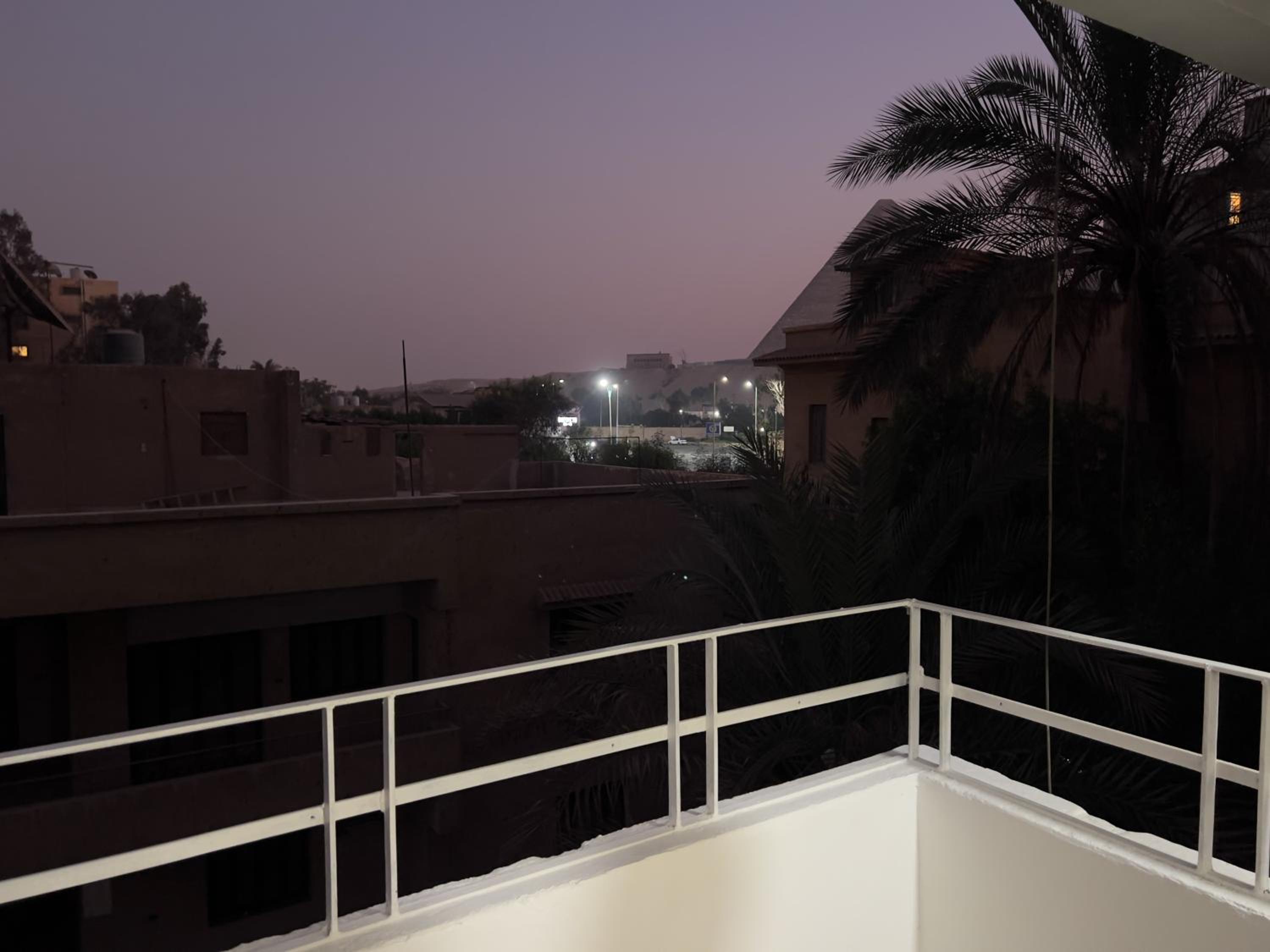 Cheristo pyramids view inn