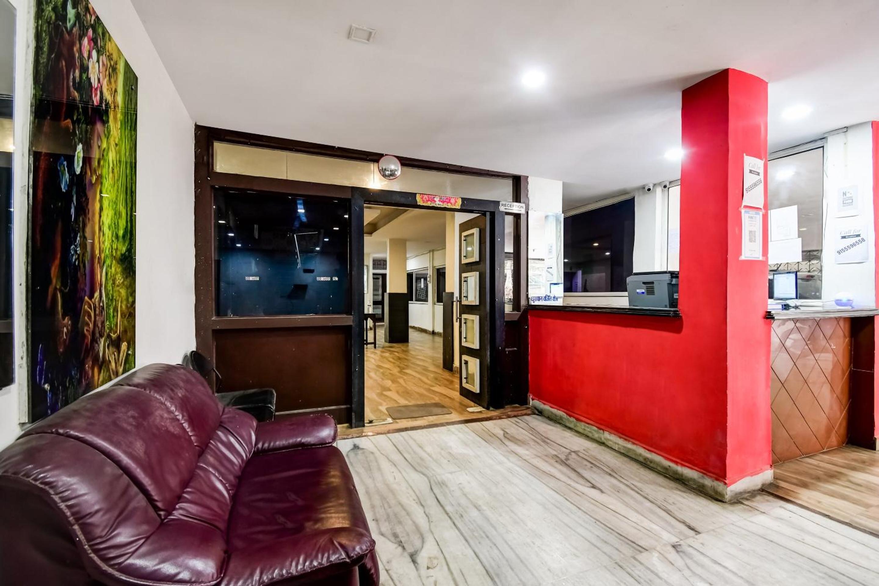 Lobby & Reception