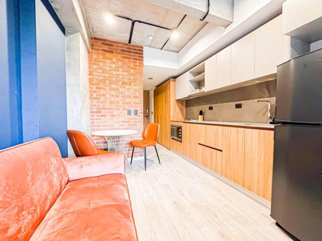 Skyline Suites - Elegant Living with Coworking & Scenic Views
