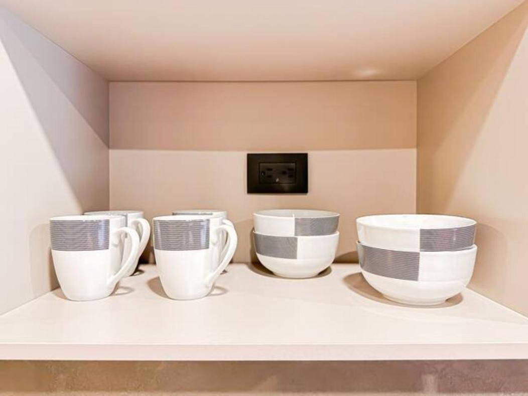 Skyline Suites - Elegant Living with Coworking & Scenic Views
