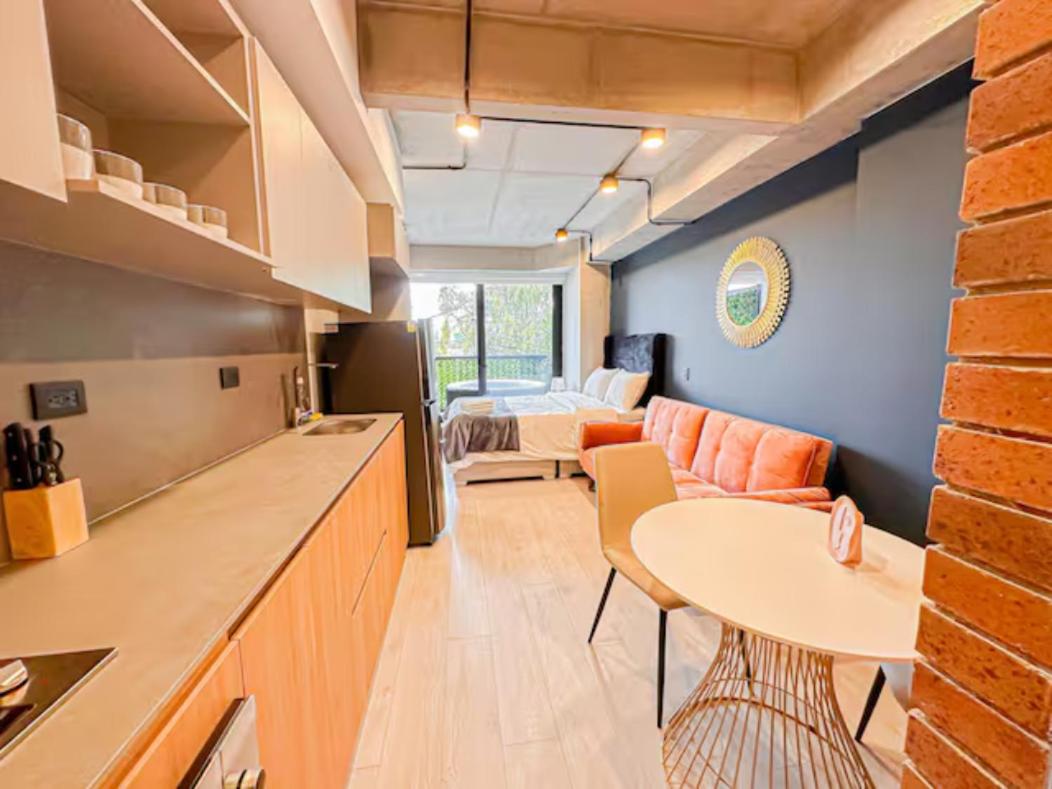 Skyline Suites - Elegant Living with Coworking & Scenic Views