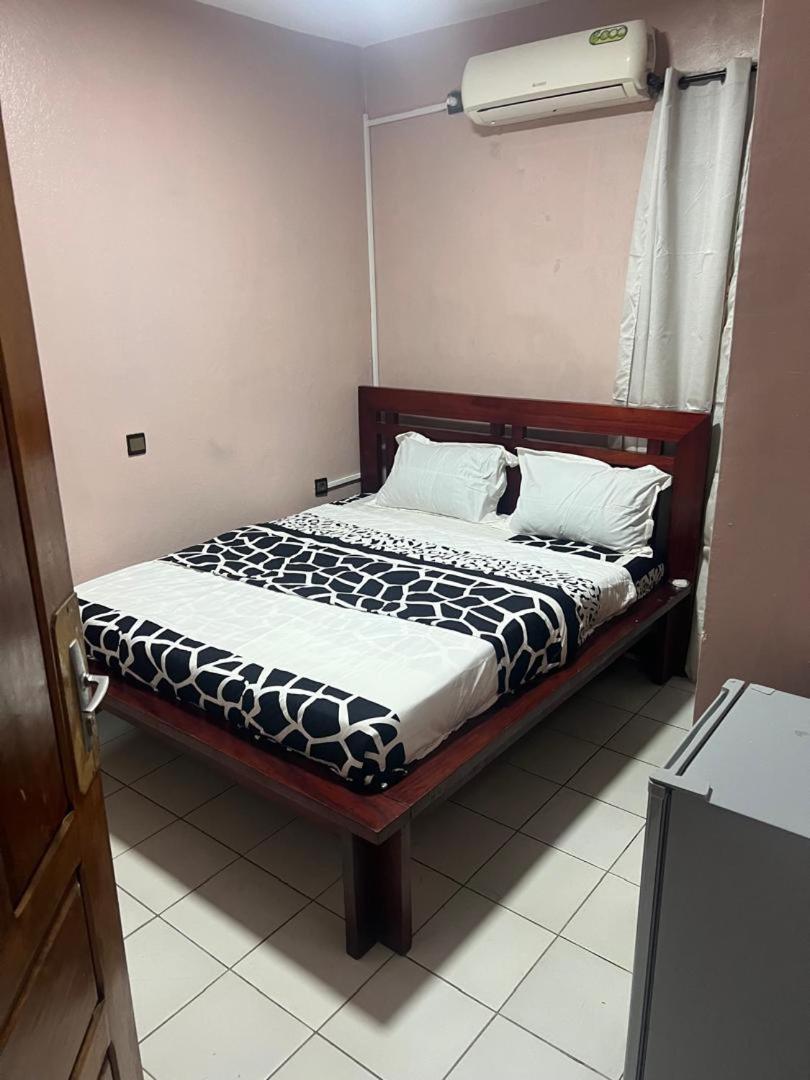 Makepe Villa via Carrefour Patrick Mboma