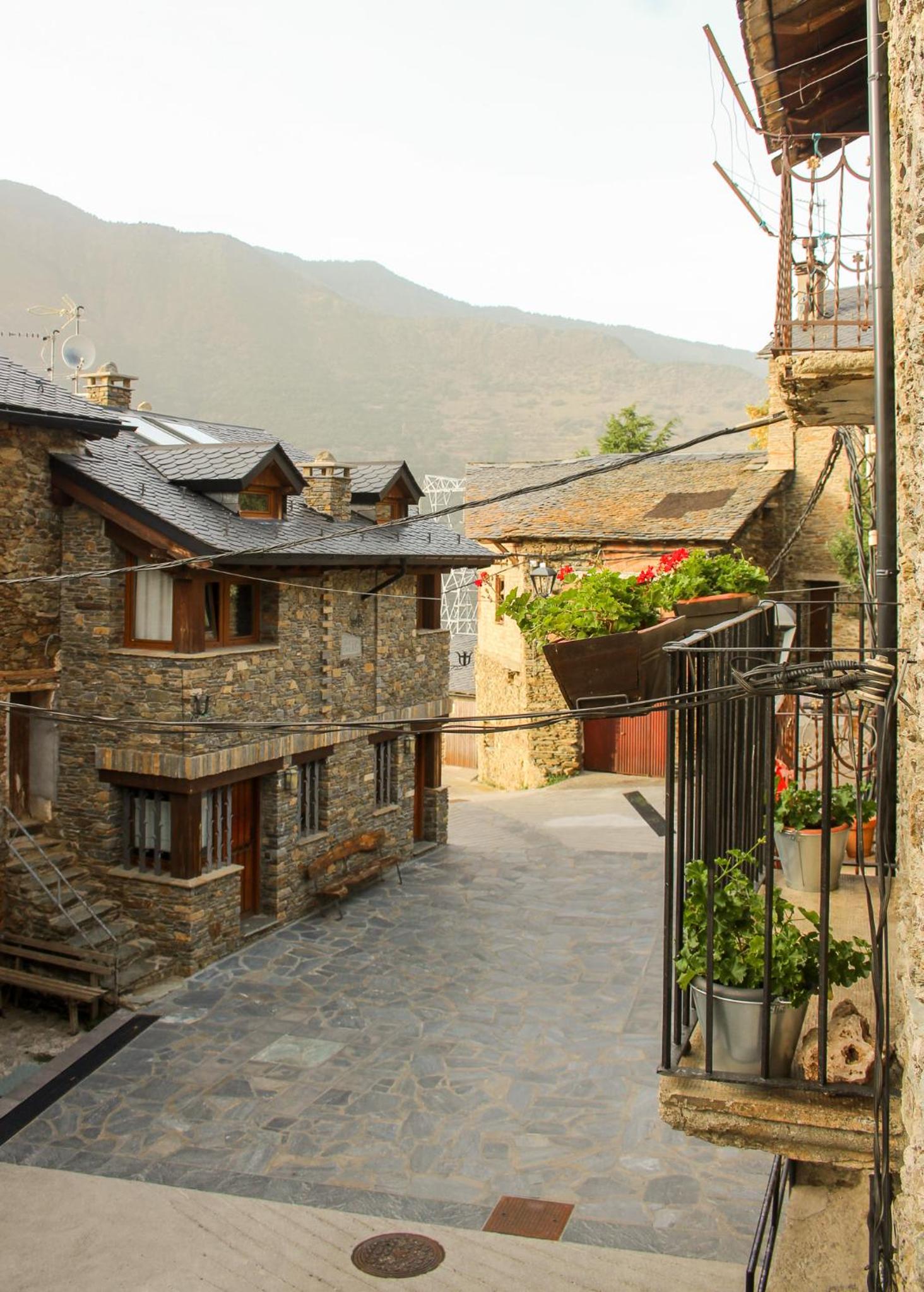 CASA DONDELA