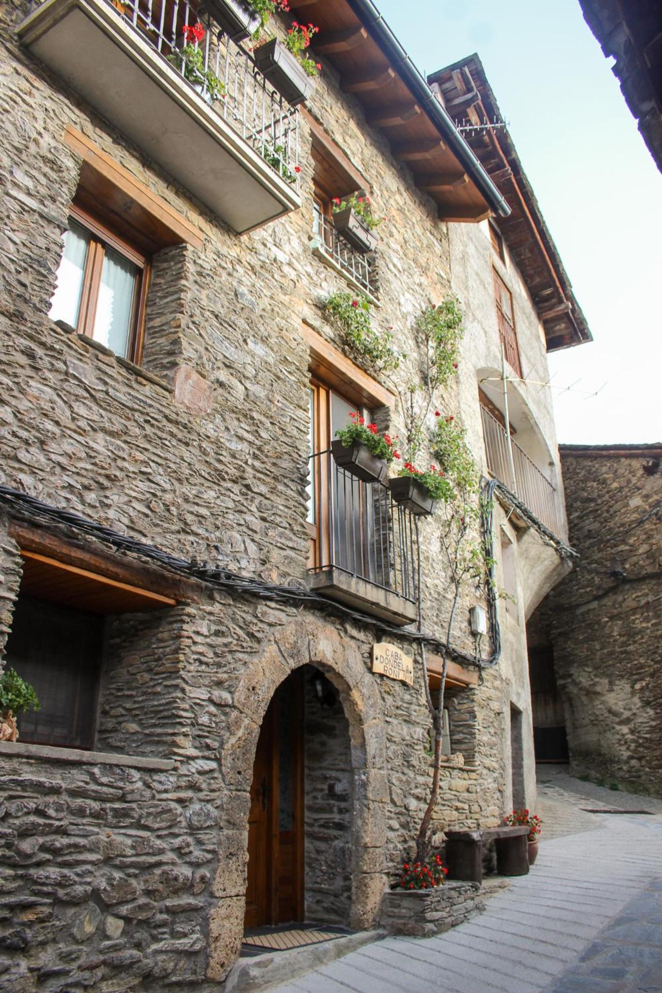 CASA DONDELA