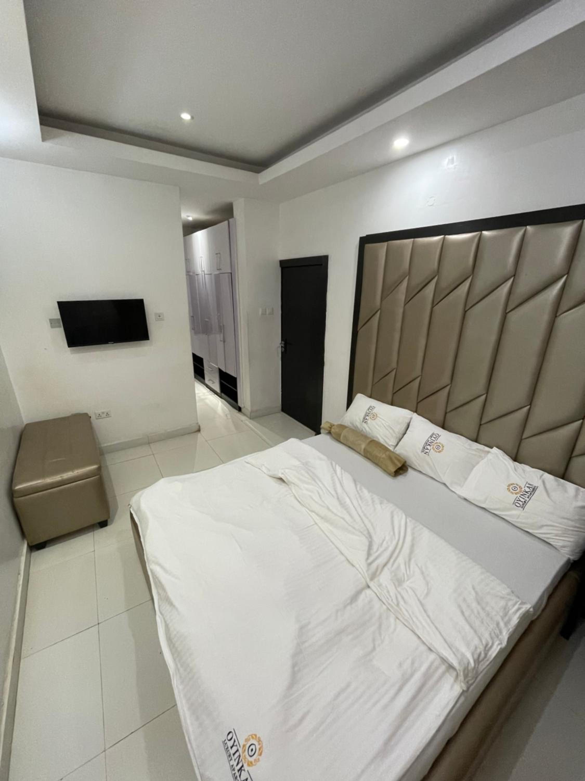 Bots Three Bedroom Luxury Apartment view 5