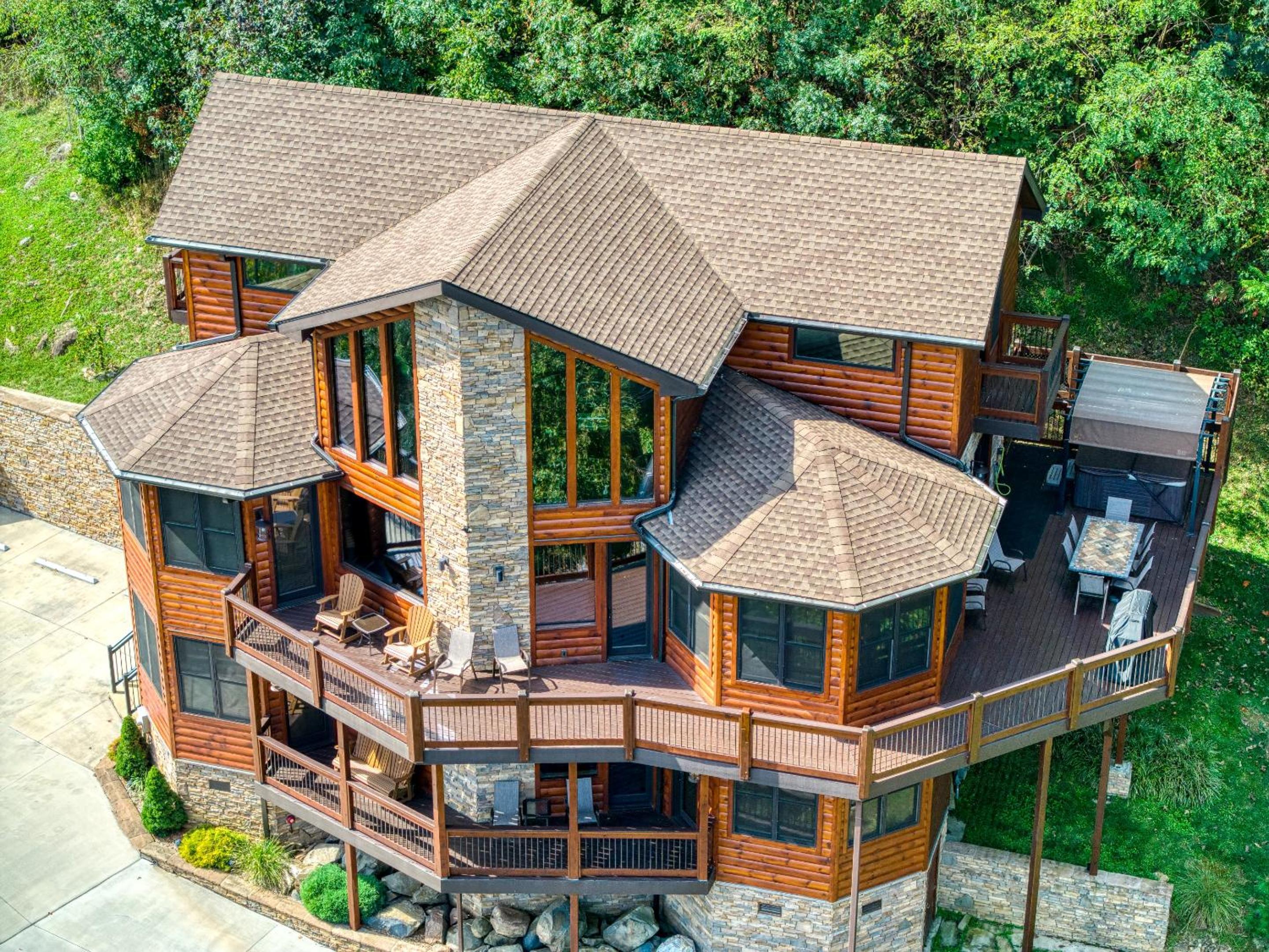 90 Seconds to Downtown MtnCity Views5 King Ensuites!Hot Tub10 BedsGas GrillPoolArcade Game view 5