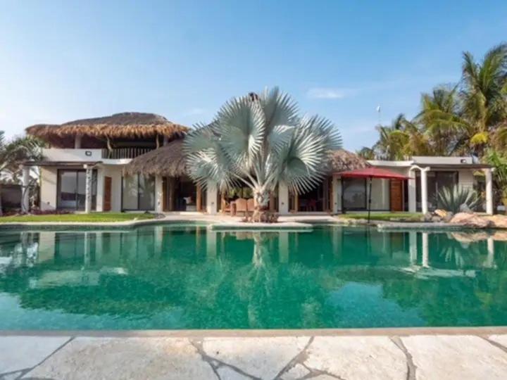 Villa De Las Rocas view 4