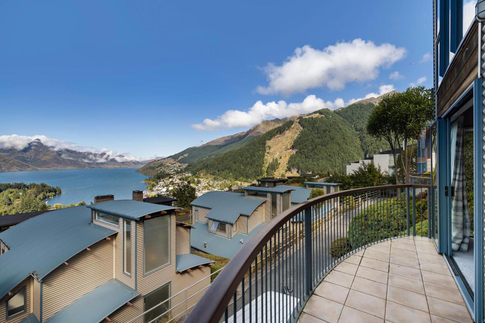 Belfast Retreat - Views and Spa Pool view 3