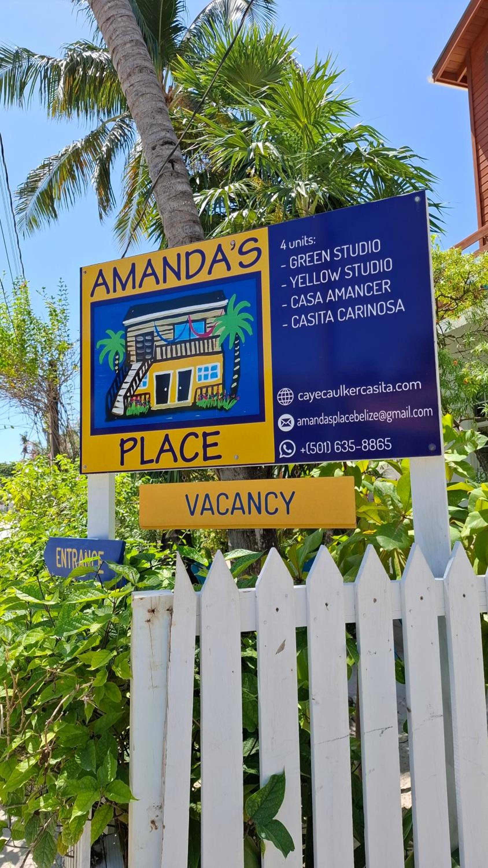 Amanda's Place Yellow Studio - Pool and Tropical garden