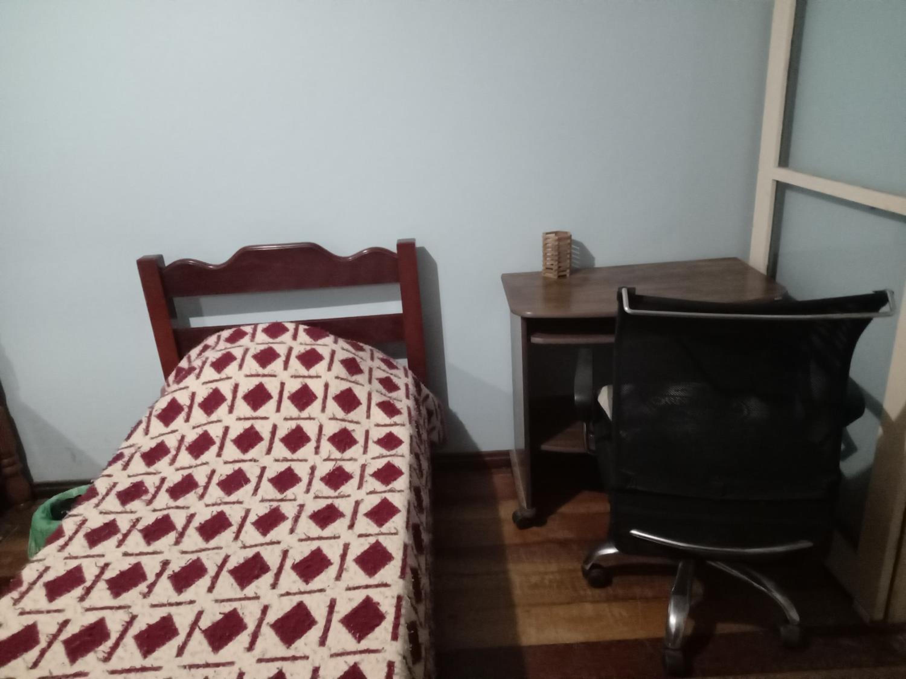 Alugo quarto, próximo à praia
