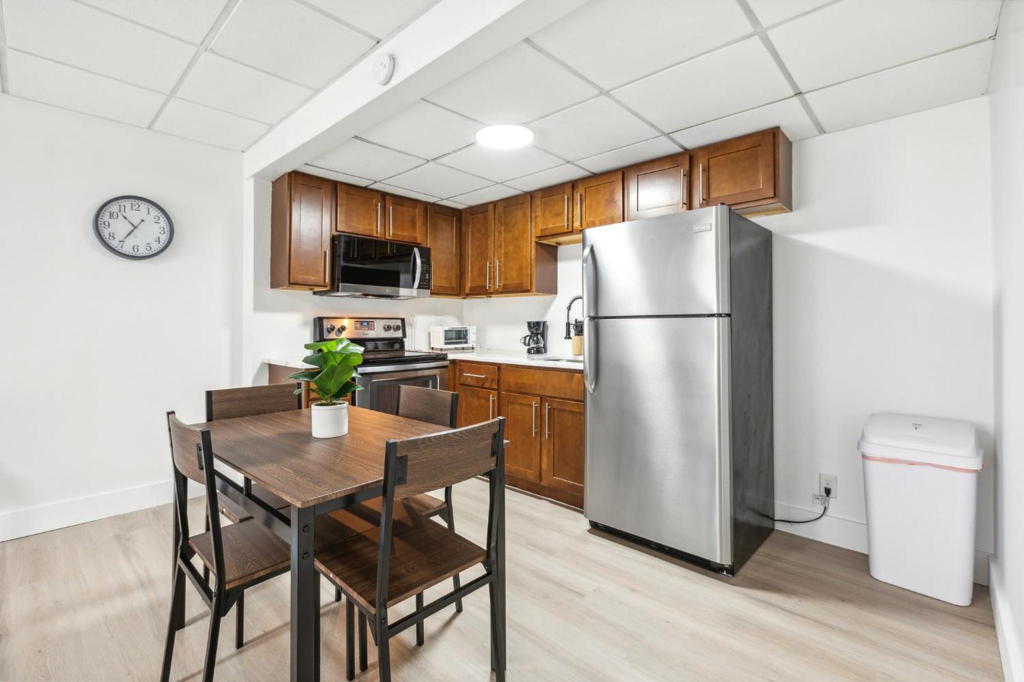 East 120 I Modern Refinished Apt Downtown I Gym view 2